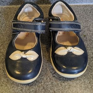 Cute Clarks shoes size 6m